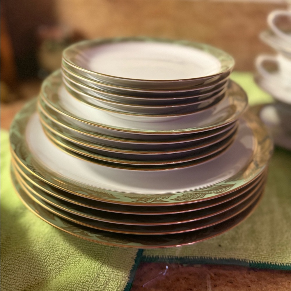 Noritake Vintage 1950’s Gold and Green Trimmed Plate Set-Adala